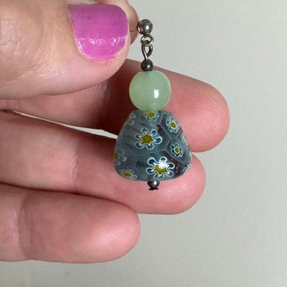 Artisan hand made white flower glass‎ bead dangle earrings for pierced ears - Picture 3 of 5